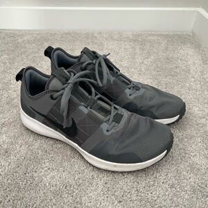 Nike Varsity Compete TR2 Training Shoe, Men’s Size 11, Width 4E, Grey